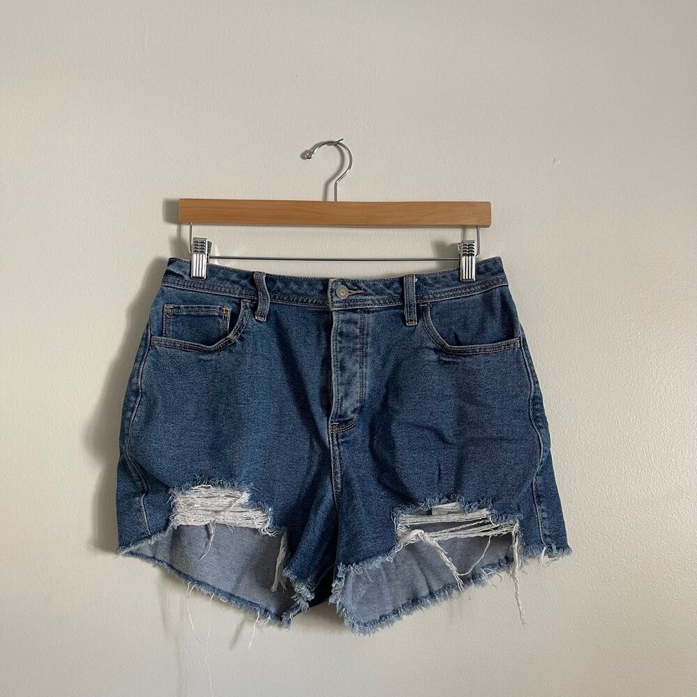 Hollister • Curvy High-Rise Mom Short 3"